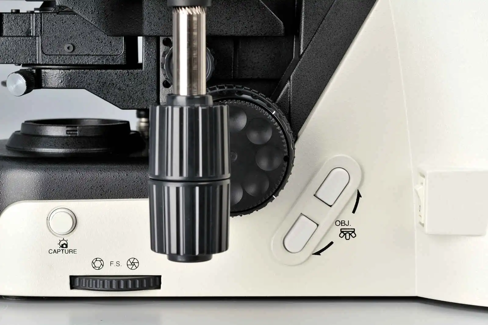 Nosepiece rotation buttons